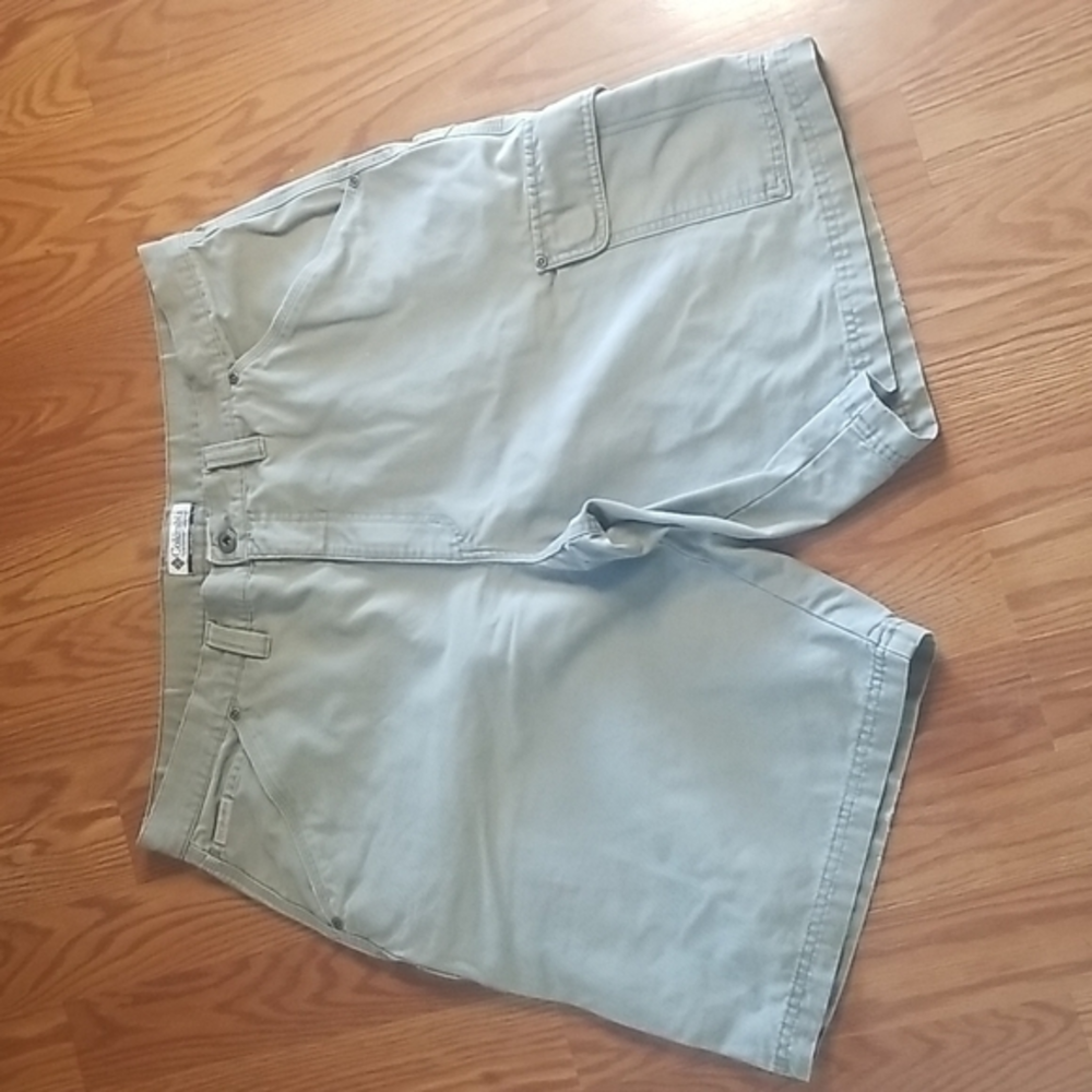 Columbia khaki‎ shorts 40